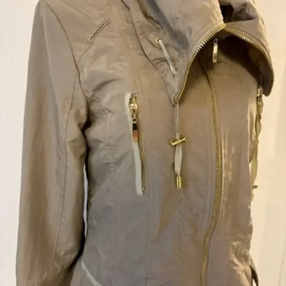 Venezia Milano Tan Rain Jacket with Zipper Pockets Gold Hardware - Picture 7 of 14
